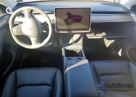 2024 Tesla Model Y z USA, uszkodzony, nr VIN 7SAYGDEDXRF155285